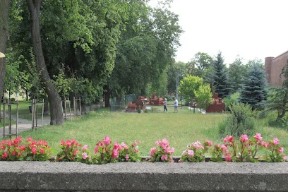 Połączone kwiatowe serca (kwiatowe serca w Parku Pamięci i Tolerancji)